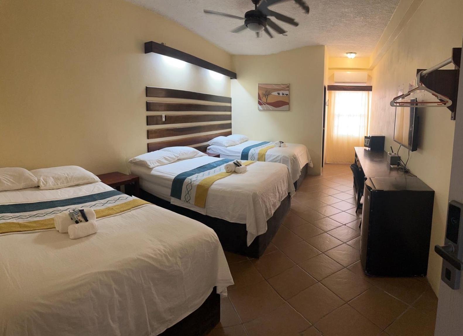 Sky Inn Caye Caulker Exterior photo